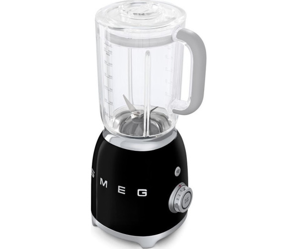 De Smeg BLF01BLEU blender zwart heeft een inhoud van 1,7 liter