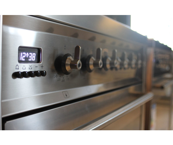 Het strakke design van de Smeg C7GMXNLK maakt dit 70 cm. brede fornuis een meerwaarde voor iedere keuken