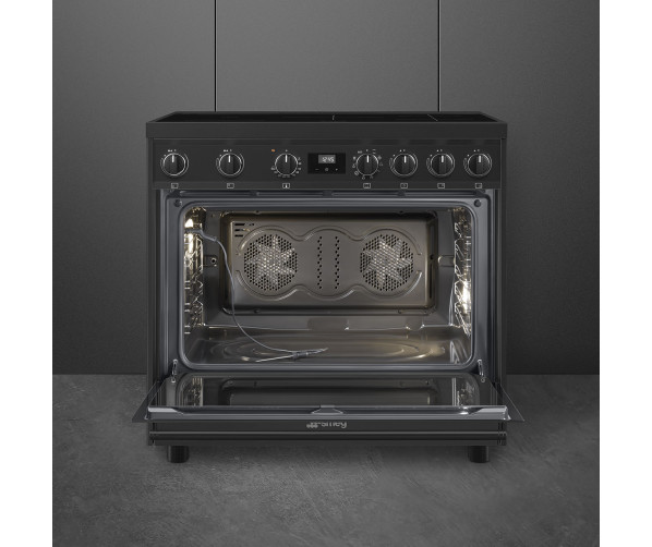 Dankzij de dubbele ventialtor in de oven is deze veel sneller op temperatuur en wordt de warmte gelijkmatiger verdeeld