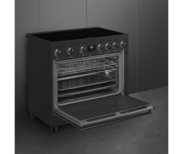De ruime oven onder het kookgedeelte heeft een zuinige energieklasse A label