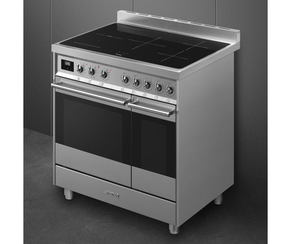 De Smeg C92IPX9 heeft een strak design met rechte hoeken en een stanggreep