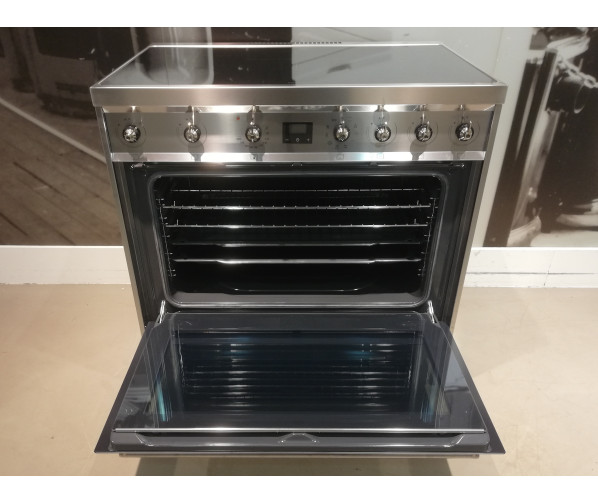 Het Smeg C9CIMX9 inductie fornuis heeft een driedubbele ovendeur voor maximale isolatie