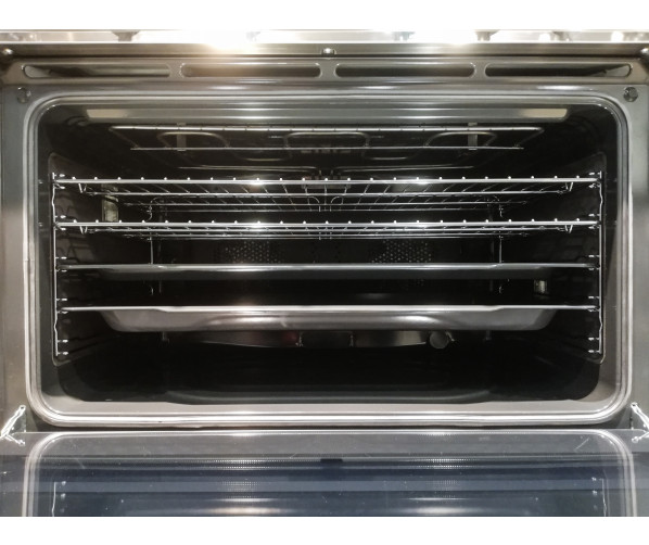 De oven van het Smeg C9CIMX9 inductie fornuis heeft een zeer ruime inhoud