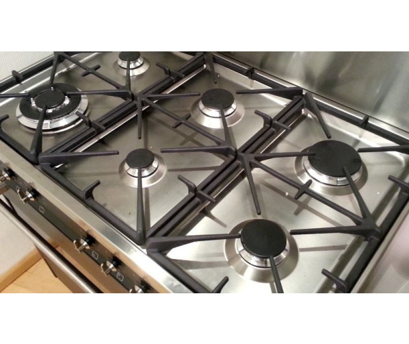 De Smeg C9GMANLK9 heeft 6 branders waaronder een 4,0 kW sterke wokbrander linksvoor.