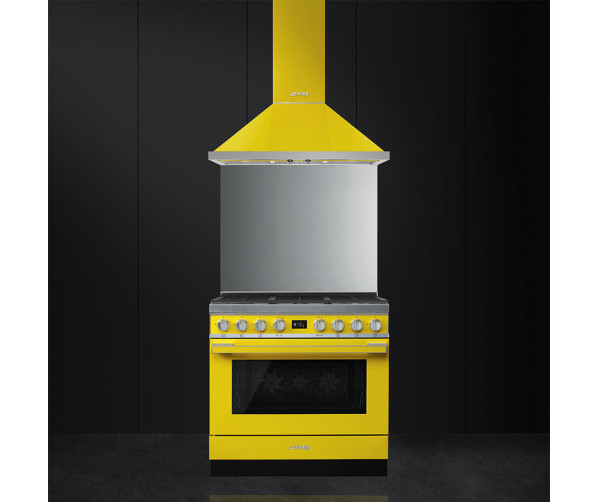 Smeg CPF9GMYWNLK fornuis in combinatie met KPF9YW afzuigkap uit dezelfde lijn.