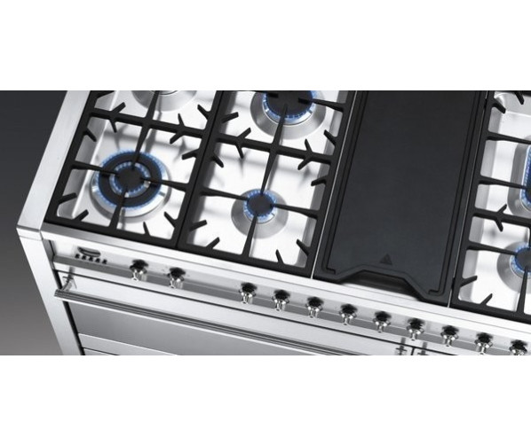 De Smeg CS120NLK beschikt naast 6 branders ook over een teflon grillplaat
