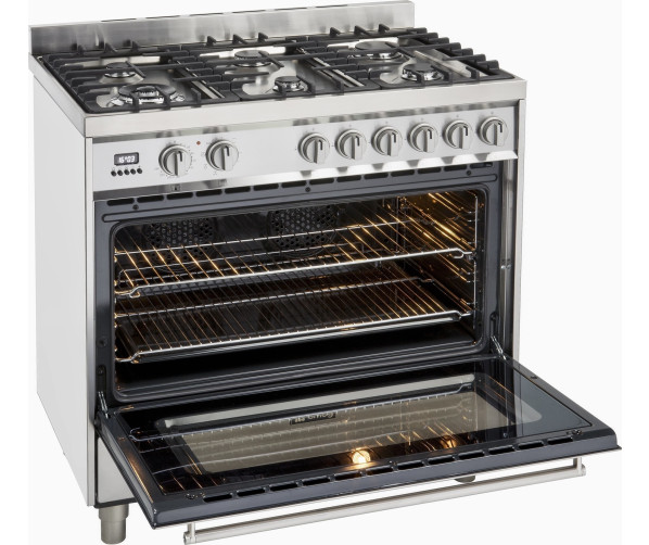 De Smeg DS9GMX beschikt over een ruime oven uitgevoerd met twee roosters en twee lekbakken