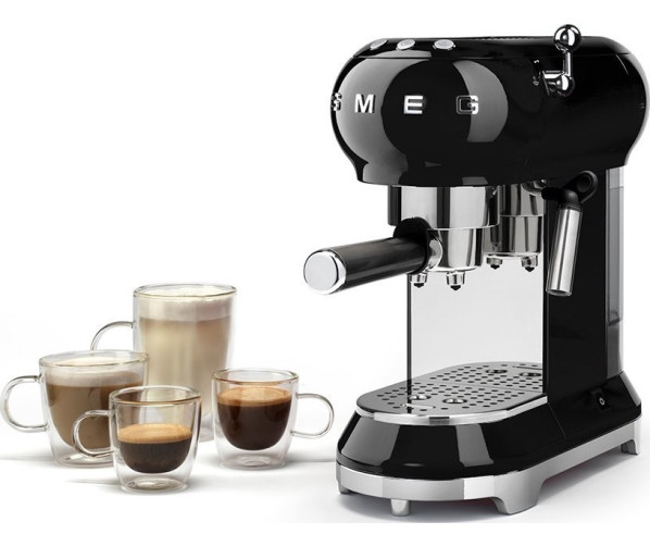 Met de Smeg ECF01BLEU kunnen verschillende koffiebereidingen uitgevoerd worden