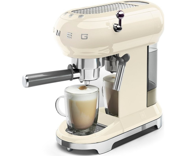 Met de Smeg ECF01CREU kunt u behalve gewone koffie ook cappuccino bereiden