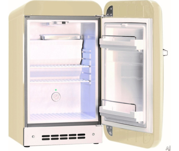 De Smeg FAB5RP is een adsorptie koelkast met afmetingen van 73 cm hoog en 40 cm breed