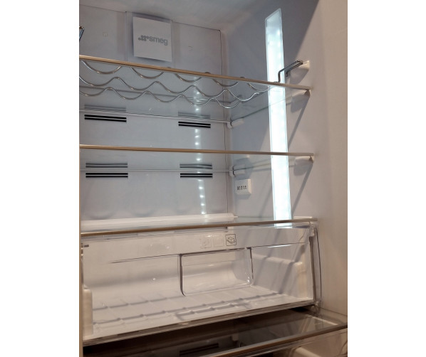 Het fraaie interieur van de nieuwe Smeg FC370X2PE uitgevoerd met gelijkmatige temperatuur verdeling