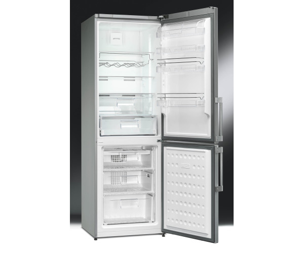 Foto van de binnenzijde van de Smeg FC370X2PE koelkast