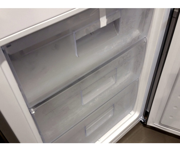 De Smeg FC400X2PE is uitgevoerd met een No-Frost vriesgedeelte van 3 laden