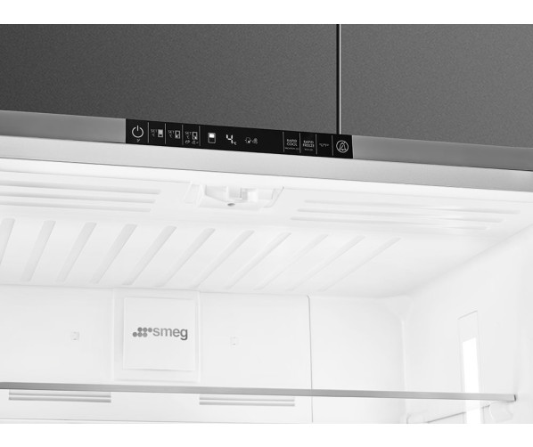 De Smeg FQ60XP1 is voorzien van een digitale bediening in de bovenrand van het koelgedeelte