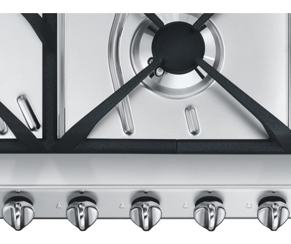 De Smeg GKE755-1NLK  heeft afwijkende SMEG design knoppen