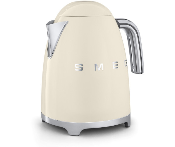 De Smeg KLF03CREU waterkoker creme heeft een rvs schenktuit