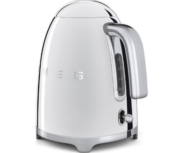 De Smeg KLF03SSEU chromen waterkoker heeft een inhoud van 1,7 liter