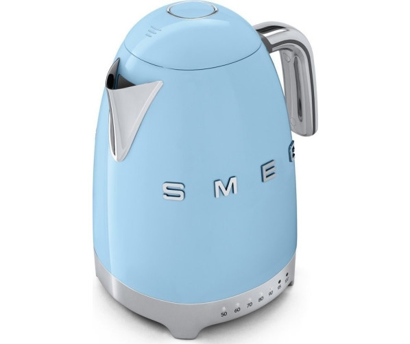 De Smeg KLF04PBEU waterkoker blauw is uitgevoerd in het blauwe retro jaren 50 design
