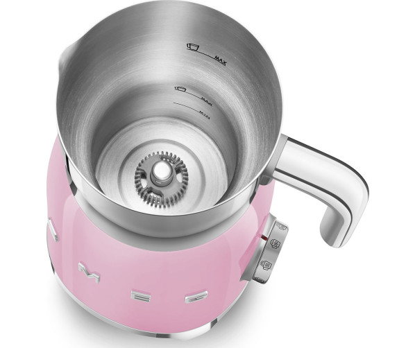 De Smeg MFF01PKEU melkopschuimer is te gebruiken voor zowel warme als koude meld