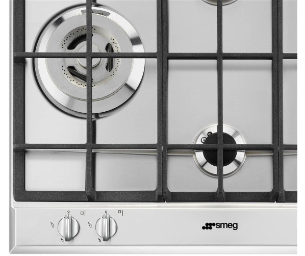 De Smeg P261XGHNLK is voorzien van de kenmerkende Elementi knoppen