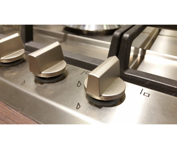 Foto van de vernieuwde knoppen op de Smeg Smeg P272XGHNLK
