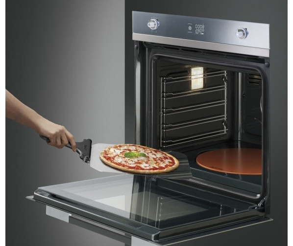 De Smeg SF122PZ inbouw oven beschikt over de uitermate handige pizza functie