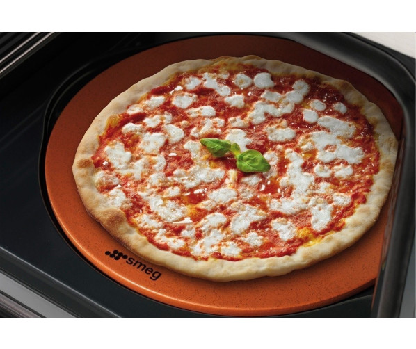 Maak de lekkerste pizza's met de Smeg SF390XPZ inbouw oven