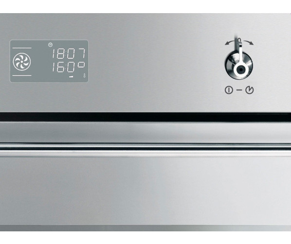 De Smeg SFP390X1 is voorzien van vingervlekvrij roestvrijstaal.