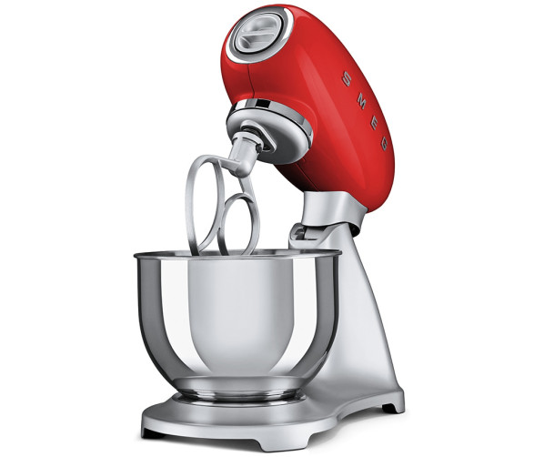 De Smeg SMF02RDEU wordt standaard voorzien van een deeghaak