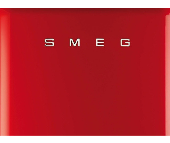 De Smeg FAB32LR1 is uitgevoerd in de fraaie kleur ferrari rood
