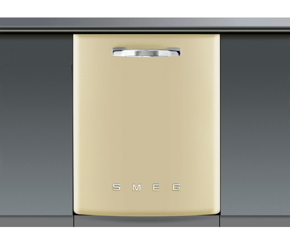 De Smeg ST2FABP2 afgebeeld met gesloten deur.