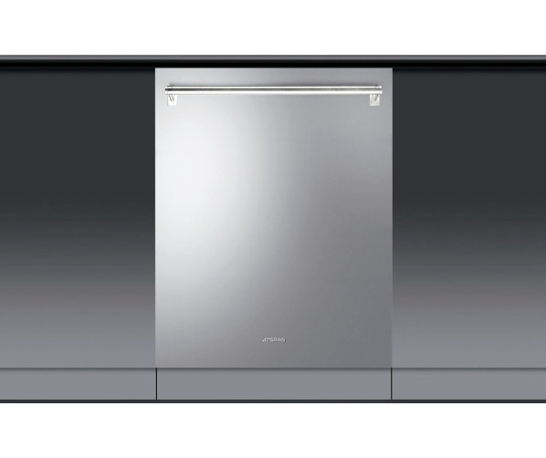Door de roestvrijstalen deur en kenmerkende SMEG stanggreep is deze vaatwasser perfect te combineren met andere SMEG Classici apparaten