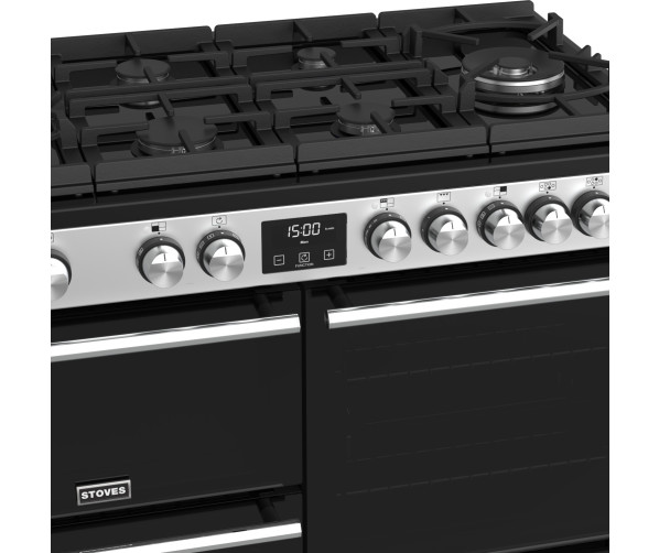 Het Stoves Precision DX S1000DF GTG EU SS rvs fornuis heeft twee wokbranders van 5,0 kW