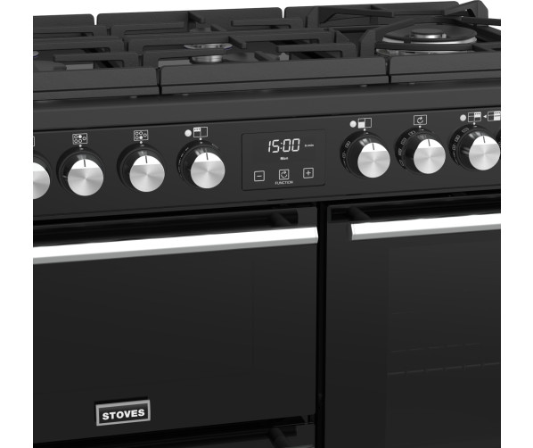 Het Stoves Precision DX S900DF GTG EU BK zwart fornuis is helemaal zwart afgewerkt