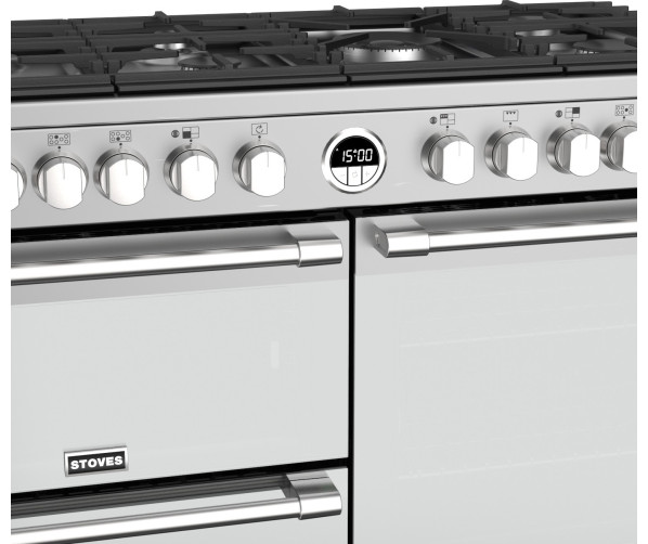 Het Stoves Sterling S1100 DF rvs fornuis is voorzien van spiegelende ovenruiten