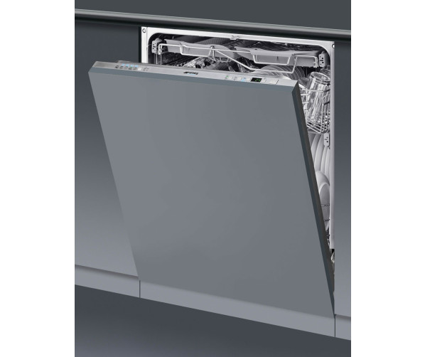 De Smeg STP364T is een volledig geintegreerde inbouw vaatwasser uitgevoerd in een semi-professioneel model