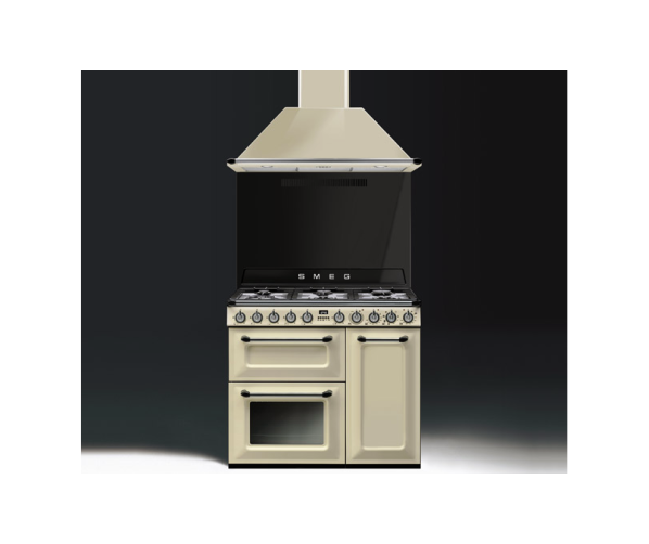 Het nieuwe SMEG fornuis TR93CNLK gecombineerd met bijpassende achtewand en afzuigkap