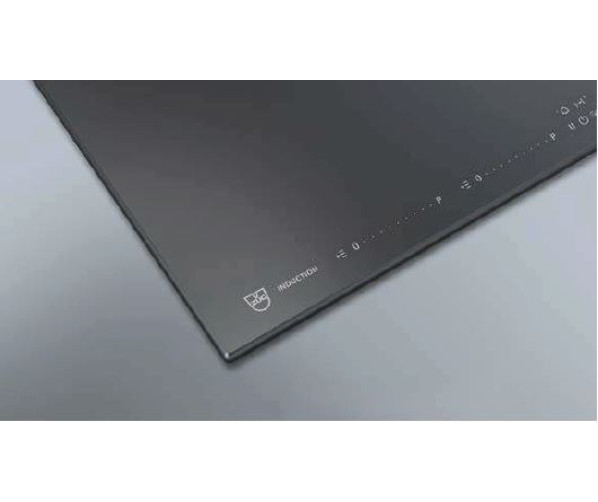 De V-Zug GK46TIMAS heeft een facet geslepen rand aan de voorzijde welke zorgt voor een strak design