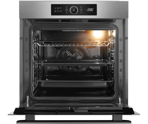 De binnenkant van de Whirlpool AKZ9 6270 IX inbouw oven