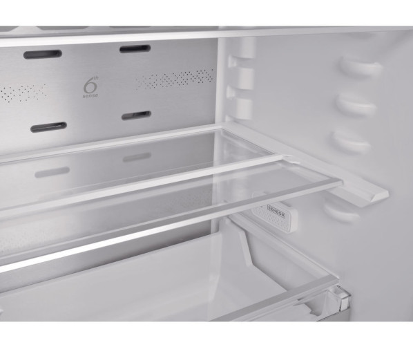Foto van het interieur in het koelgedeelte van de Whirlpool W9 931D IX H koelkast