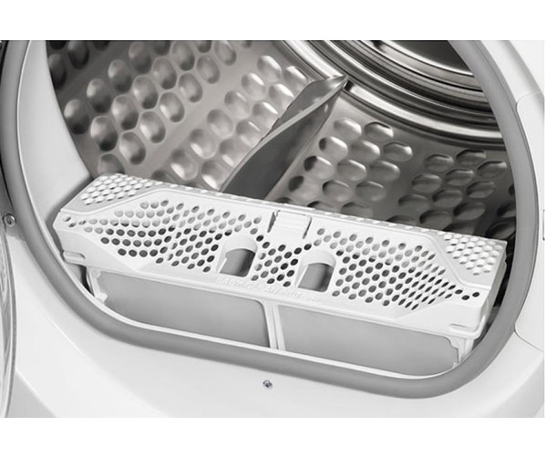 De filter bevindt zich onderin de trommel van de Zanussi ZDH8333P warmtepomp droger