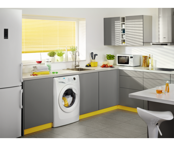 De Zanussi ZWF91483W wasmachine is direct tussen twee kasten in te plaatsen