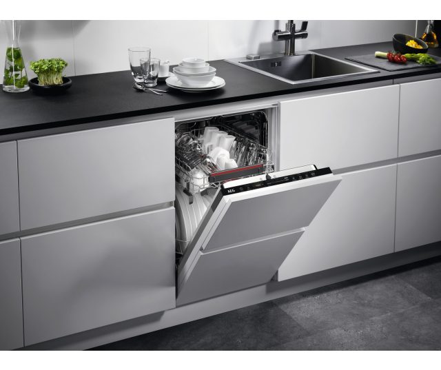 AEG FSE73407P smalle inbouw vaatwasser - 45 cm. breed