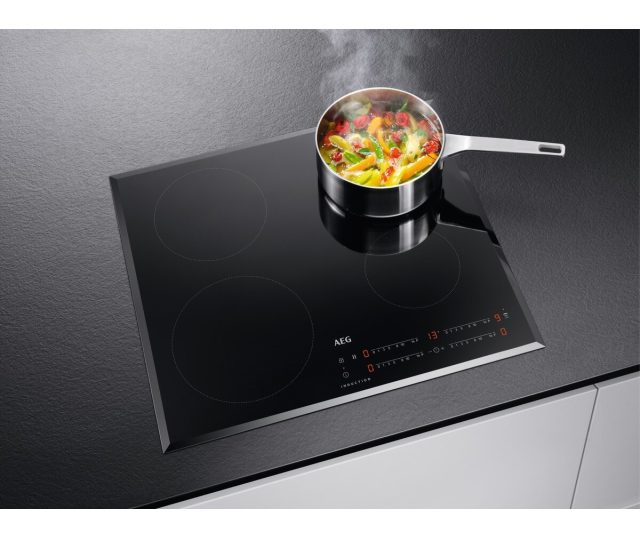 AEG IKB64411FB inbouw inductie kookplaat - facet rand