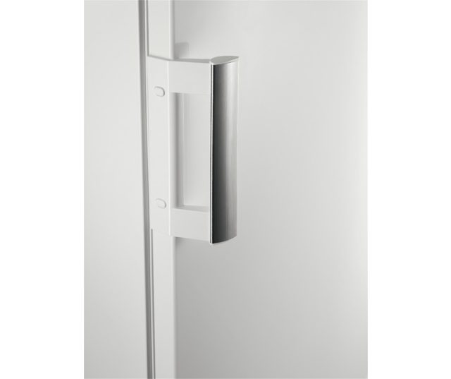 De AEG RTB81521AW koelkast tafelmodel heeft een rvs handgreep