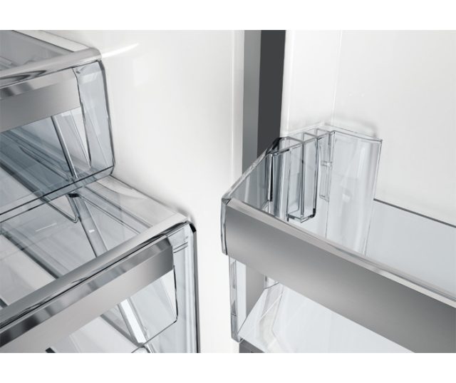 De Aeg S53430CNX2 koelkast rvs is voorzien van meerdere deurvakken