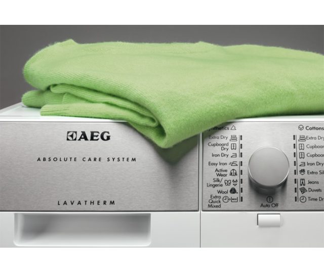 Het bedieningspaneel van de Aeg T76389NAH warmtepomp droger