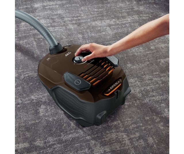 AEG VX6-2-PARK bruin stofzuiger met stofzak - 800 Watt