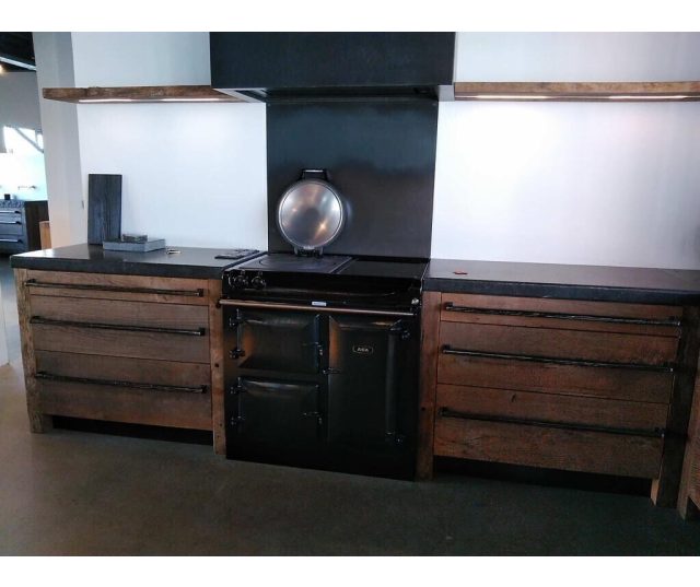 AGA eR3 90 cooker - elektrisch fornuis met warmhoudoven en gietijzeren kookdelen