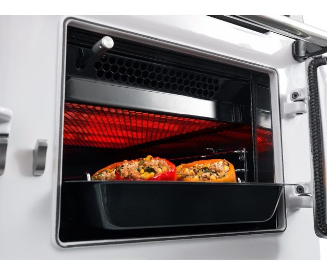 High speed infrarood grill van AGA R3 4-oven fornuis in werking